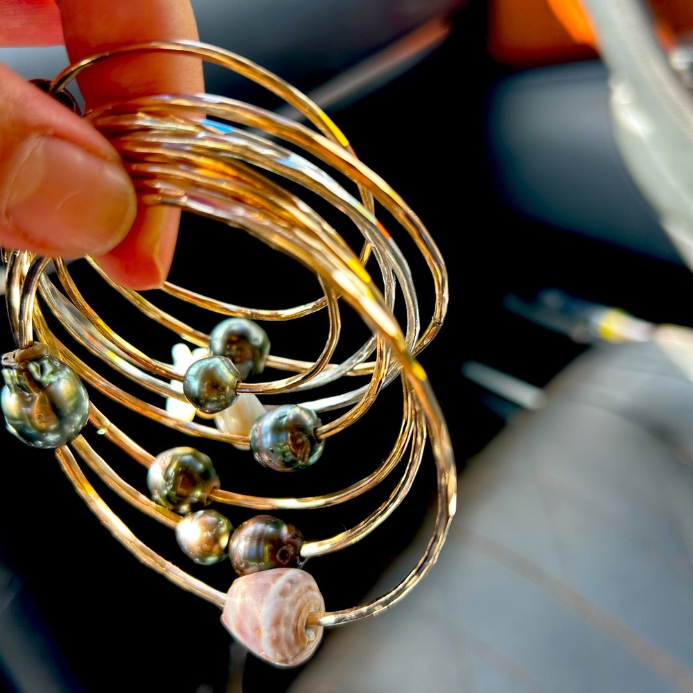 Bangles (Tahitian pearl and Shells)